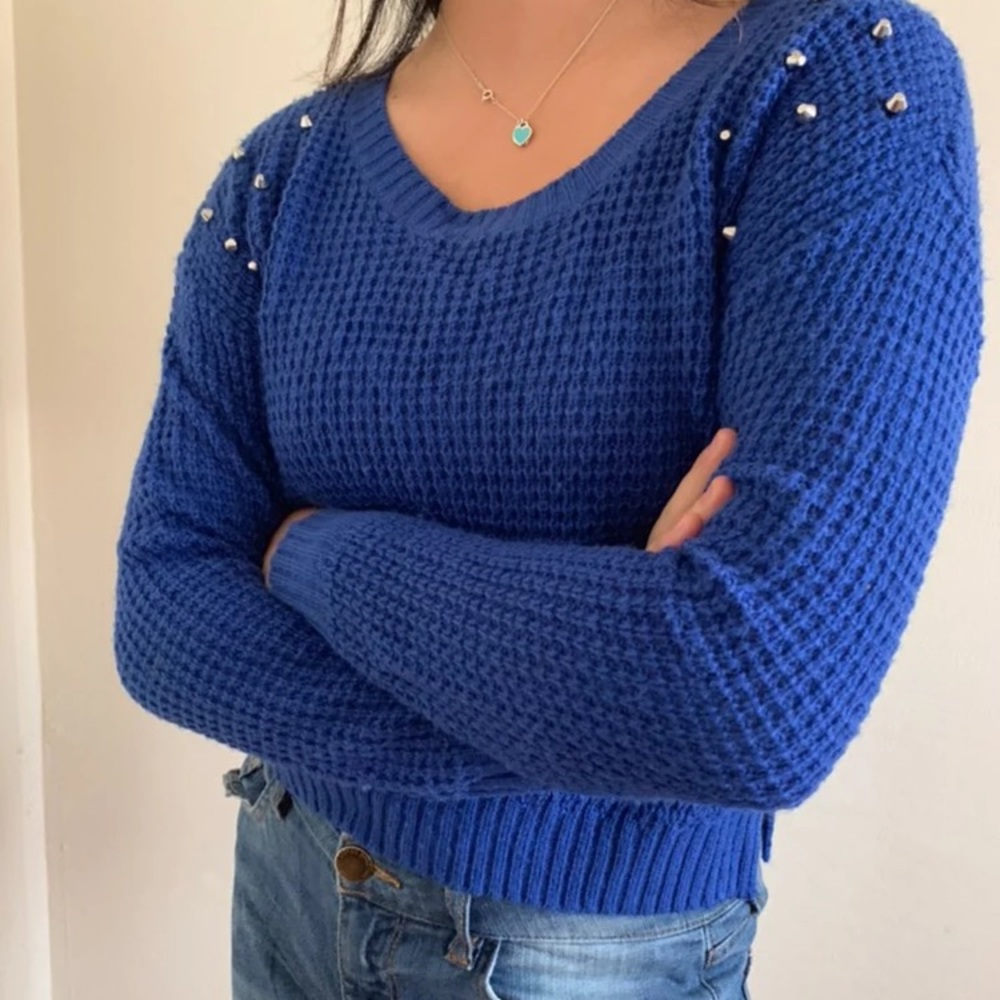 Cropped blue knitted sweater